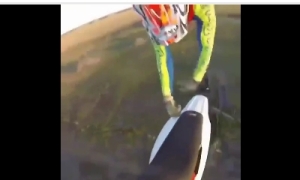 ダートバイクが空中で逃げていくように見える６秒動画！つまり失敗動画です！