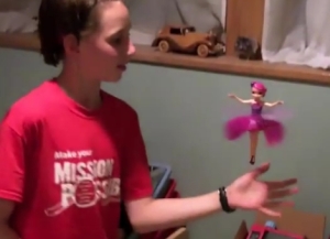 人気沸騰！手のひらの上で舞うフェアリー人形！本物とニセモノ（中国製）の飛びっぷりを比較！