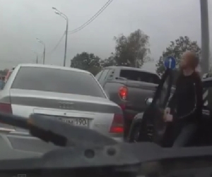 渋滞トラブルなんのその！コワモテ男性のクレームを軽くあしらう予想外の乗員！