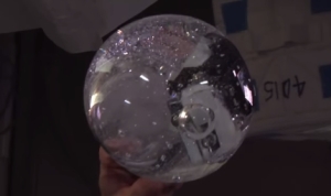 無重力で浮かぶ水ボールの中にGoProカメラを入れて撮影！