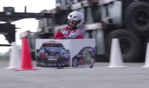 凄腕ドライバー「ケン・ブロック」のパロディ！カートにダンボールでジムカーナ走行！