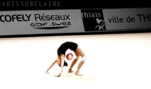 最近の女子新体操ってこんなに凄いんだ！？ボールの動きが目で追えない！