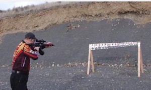 ライフルで蛍の光を演奏!?音の鳴る標的をリズム良く撃ってメロディーを作り新年を祝う! ライフルで蛍の光を演奏!?音の鳴る標的をリズム良く撃ってメロディーを作り新年を祝う!