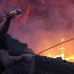 溶岩の熱で焼いたマシュマロをツマミにビールを飲む！