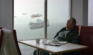 渡り鳥のようなTシャツの群れが故郷を目指して大冒険するIKEAのCMが壮大だ! 渡り鳥のようなTシャツの群れが故郷を目指して大冒険するIKEAのCMが壮大だ!