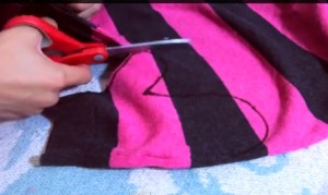 グルーガンで作るミトンの手袋!いらないセーターが10分で手袋に! グルーガンで作るミトンの手袋!いらないセーターが10分で手袋に!