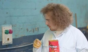 ドリトスのCMが面白い!爆笑必死の「指クリーナー編」! ドリトスのCMが面白い!爆笑必死の「指クリーナー編」!