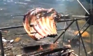 これが本当の「川でバーベキュー」