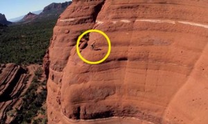 自転車で世界一危険な崖を走りきる!セドナのホワイトラインを制覇したバイカー! 自転車で世界一危険な崖を走りきる!セドナのホワイトラインを制覇したバイカー!