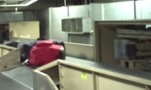 乱暴システム!飛行機に預けた手荷物が壊れやすい理由が判明! 乱暴システム!飛行機に預けた手荷物が壊れやすい理由が判明!