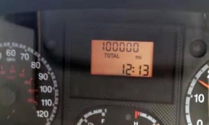 １０万マイル走行した車にオメデトウ！