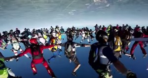 ギネス世界記録！164人のグループでスカイダイビング！