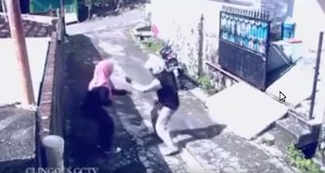 強盗なのに面白い！バイクの強盗にサイフを奪われた女性が！？