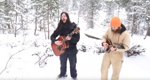 ギターと歌と狼と！雪山で神秘のコラボレーション！