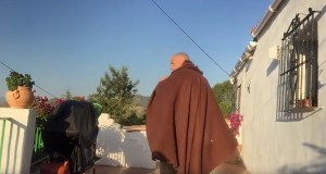 御主人様の帰りを待つ犬にサプライズ帰宅！