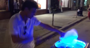 スタイリッシュ綿菓子！綿飴をカッコ良く作る男性！