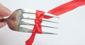 フォークでリボンを作る方法