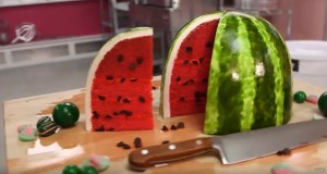 スイカそっくりのケーキ